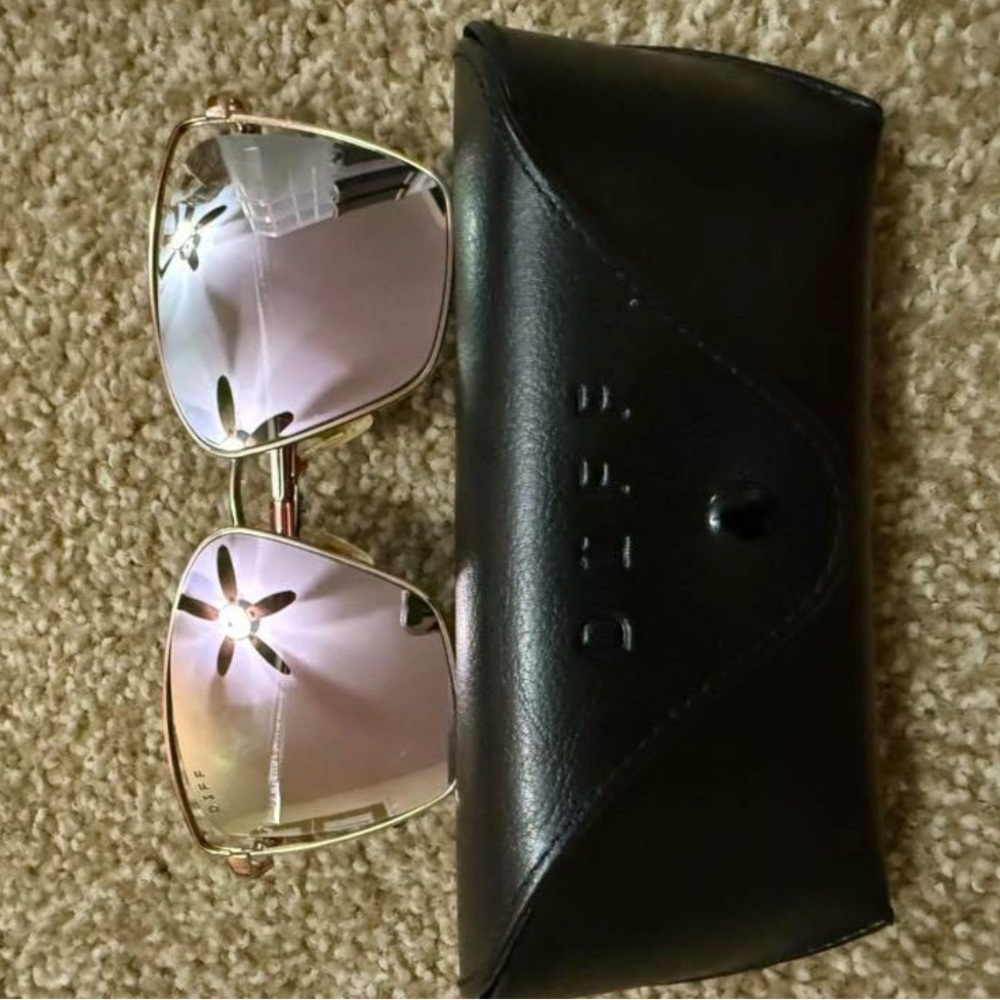 Diff Square Pink Mirrored Sunglasses With Black C… - image 1